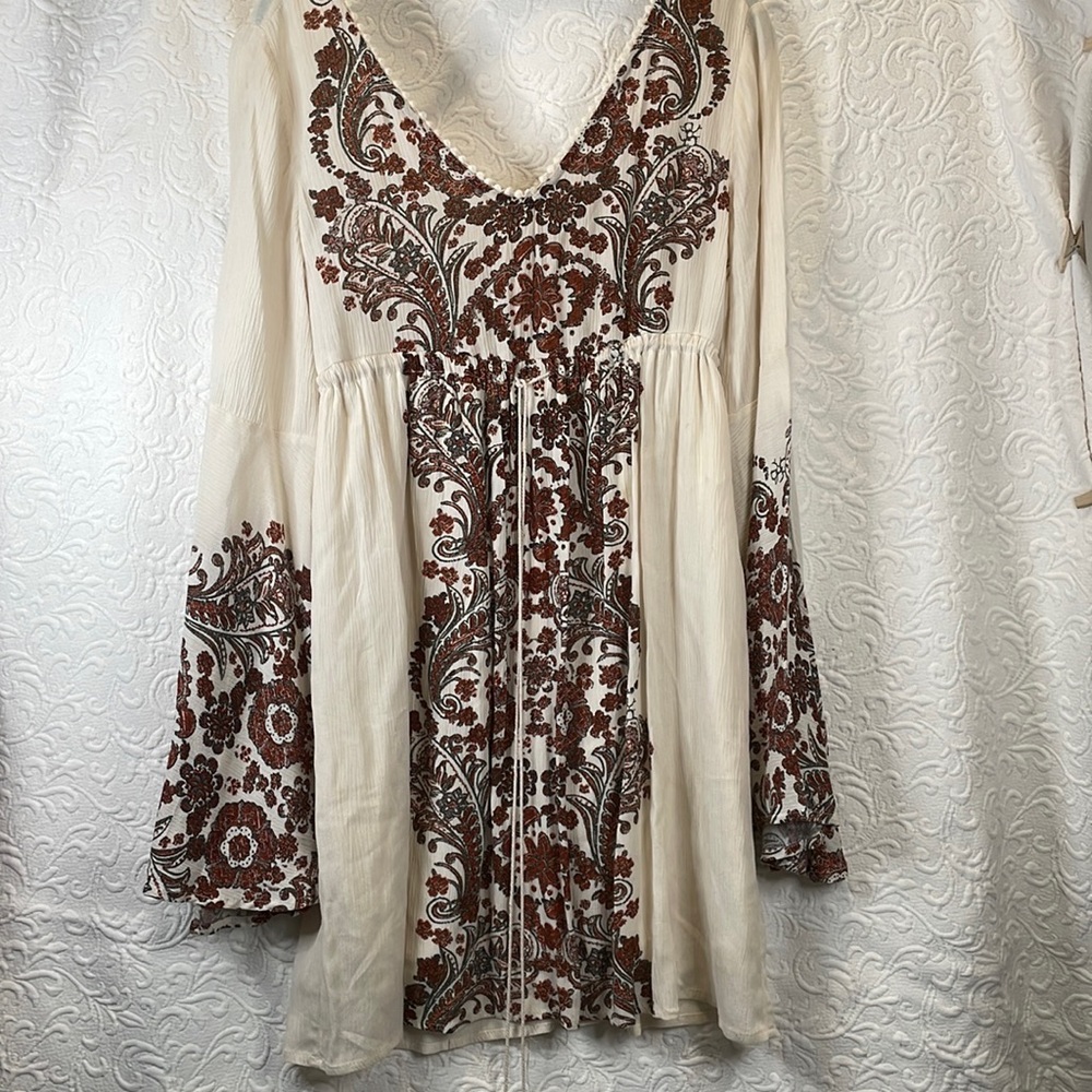 Dress with long bell bottoms sleeves